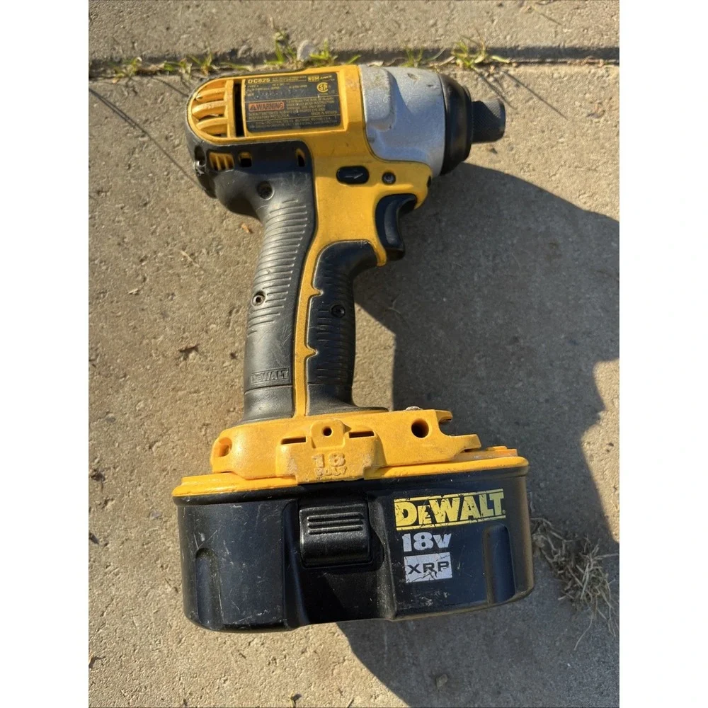 DEWALT DC825 1/4